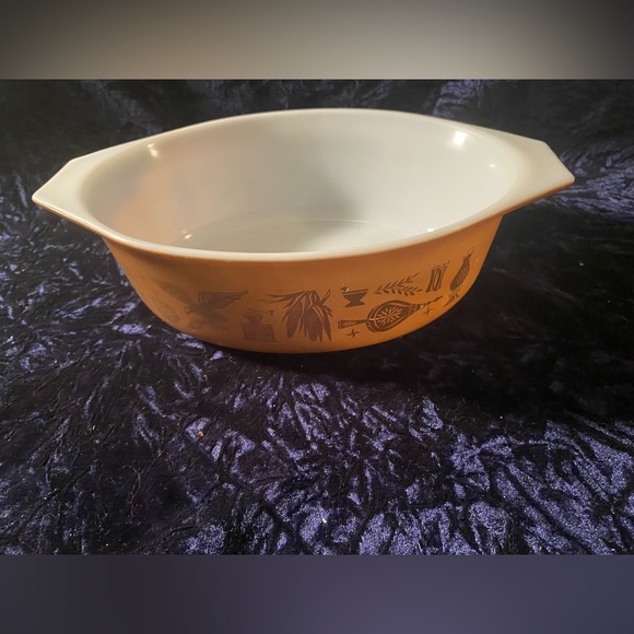 Pyrex Early American 43 1 1/2 qt Casserole - Picture 5 of 5